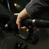 Történelmi csúcsra emelkedik szerdától az üzemanyag ára
