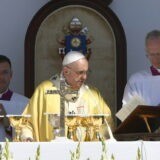 Ferenc pápa ismét a Szent Péter-bazilika lodzsájáról mondja el karácsonyi beszédét
