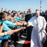 NEK - Ferenc pápa: legyen a kereszt a híd múlt és jövő között