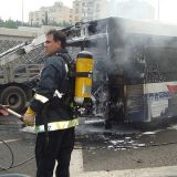 Kigyulladt egy busz Budaörsön a MOL kútnál (videó)